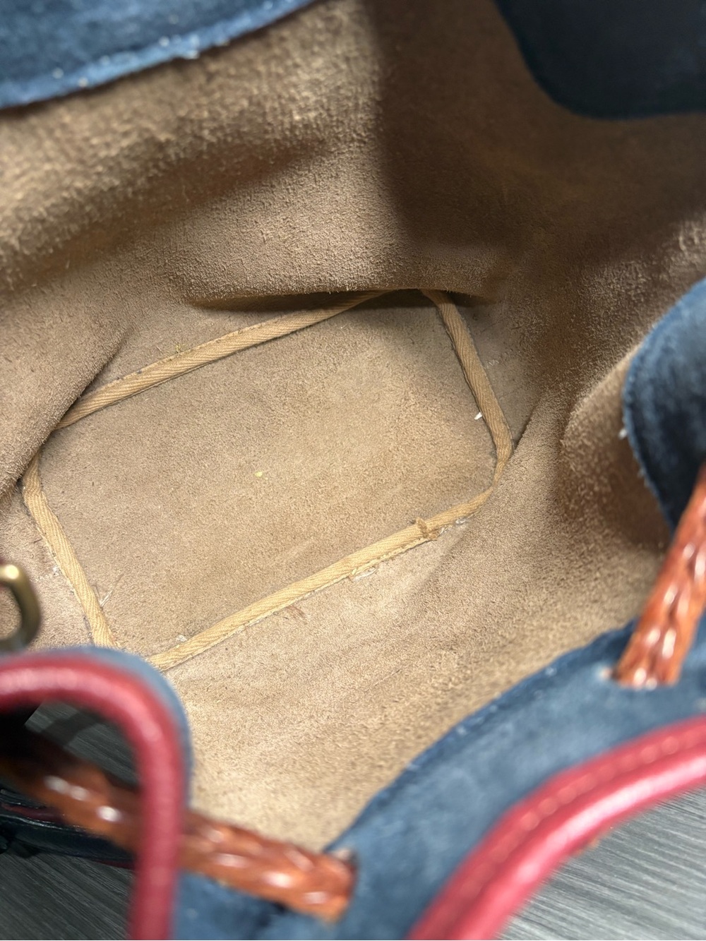 Vintage Dooney & Bourke AWL Surrey Bucket Bag British Tan Navy Red - Picture 6 of 10